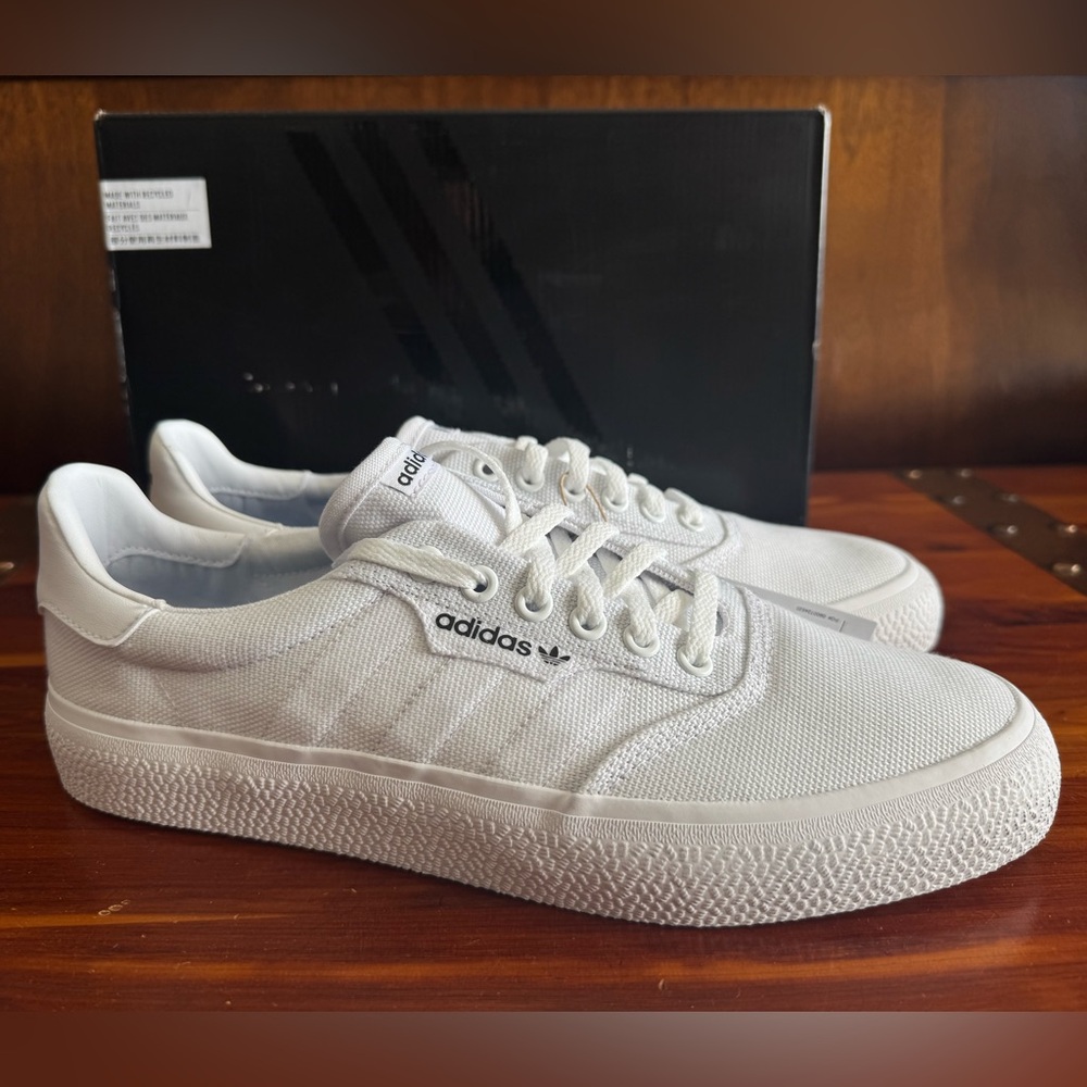 Adidas 3MC White Sneakers Men’s 7.5 Women’s 8.5 B22705 New